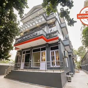 Hotel Oyo Townhouse 330 Mg Road Metro Station, Gurgaon
